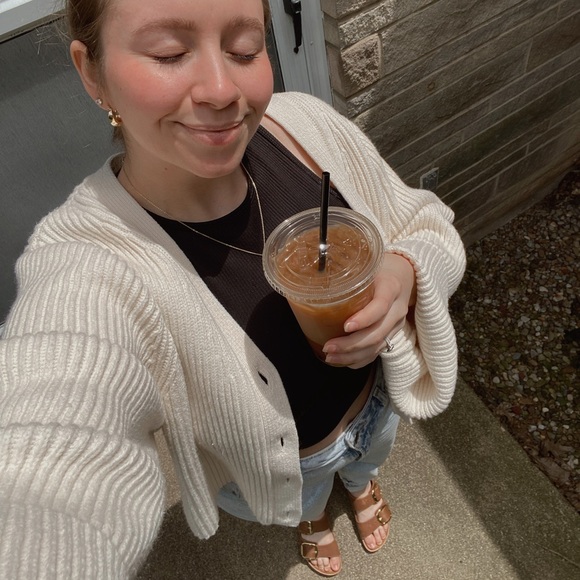 Meet your Posher, Ashley - Picture 2 of 2